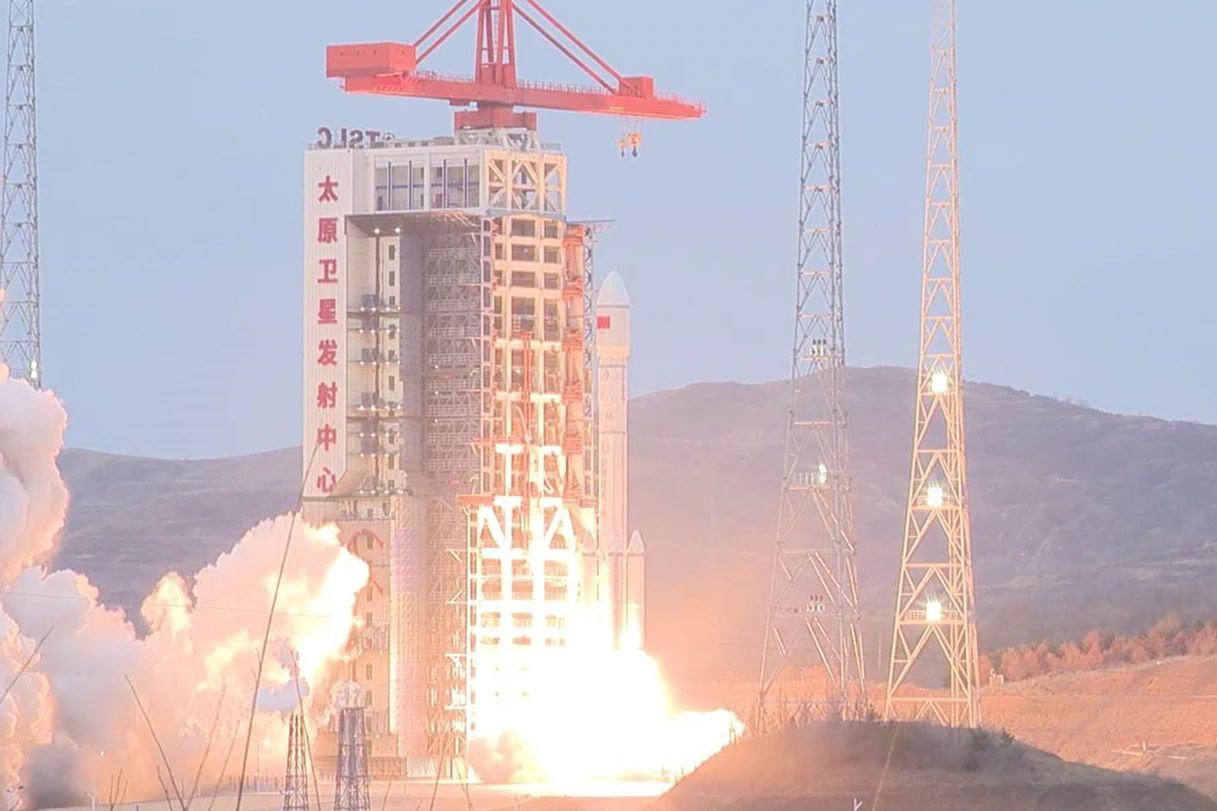 长征六号改运载火箭成功发射云海三号02星(图1)